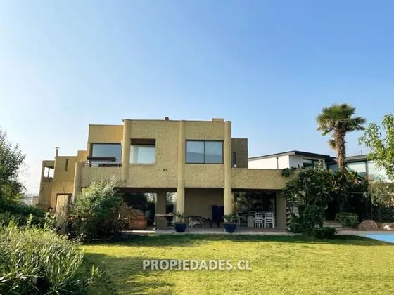 Casa En Venta De 5 Dorm. En Las Condes