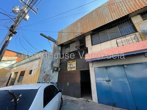 Excelente Este Galpón Con Terreno Y Locales En Venta En Zona Centro De Maracay Excelente Para Fabrica Depósito Distribuidor Ferretería Nela 25-14082