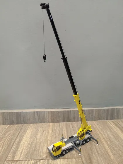 Venta De Grúas Telescopicas Y Montacargas A Escala