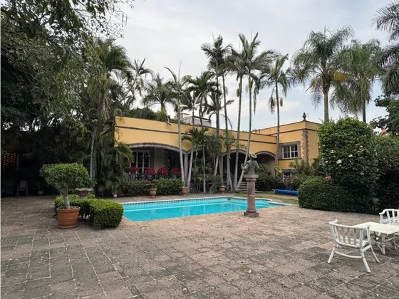 Residencia En Venta En Col. Acapantzingo, Cuernavaca