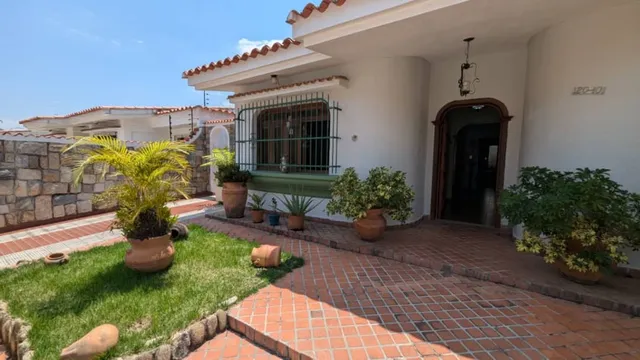 Casa En Alquiler En Prebo Iii Exclusivo Urbanismo Gavip