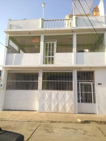 Hermosa Y Amplia Casa A Precio Negociable De Oportunidad, Urb. Las Delicias. 06js
