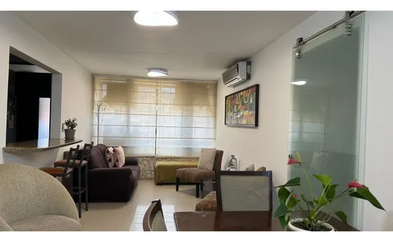 Vendo Apartamento 92m2 Colinas De La Tahona. Remodelado