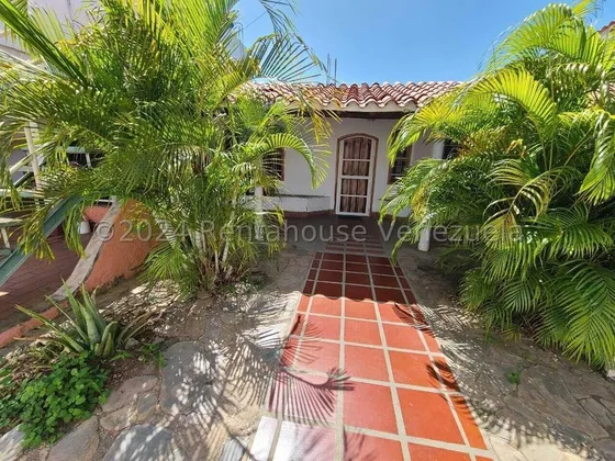Emg Vende Casa Comoda En Los Robles - Isla De Margarita