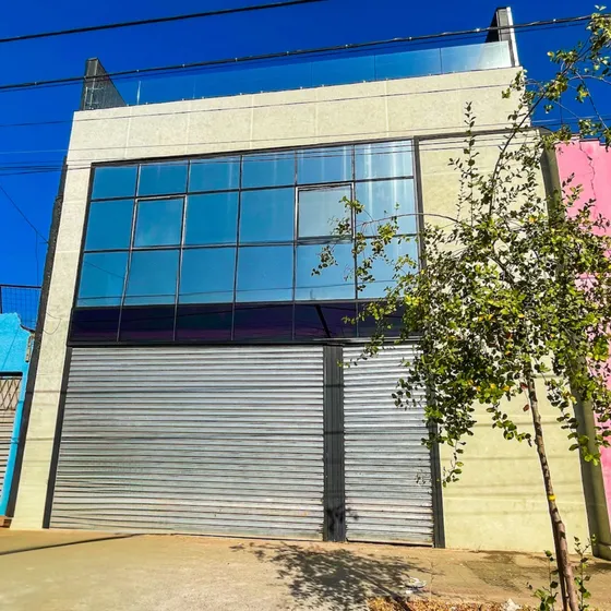 Edificio Bodegas Oficinas + Terraza 360mt2