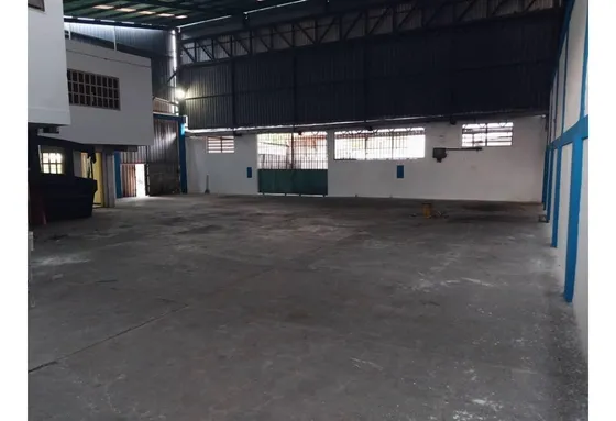 Terrenos Y Galpones En La Av. Los Agricultores Ve21-068ag-mram