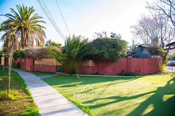 Casa En Venta De 3 Dorm. En Las Condes