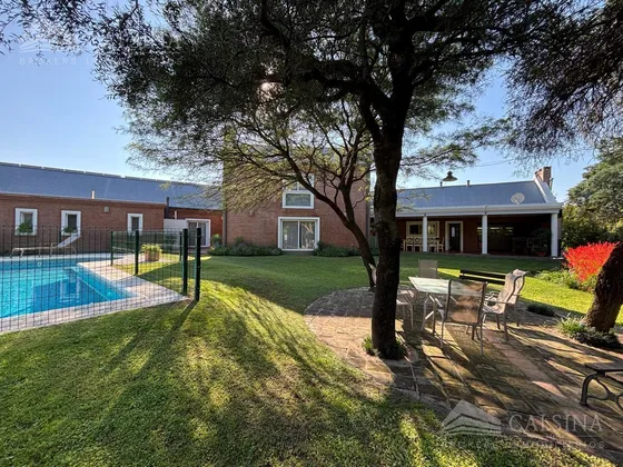 Casa En Venta En Lomas De La Carolina