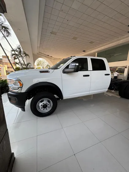 Ram 4000 Crew Cab Chasis 4x4