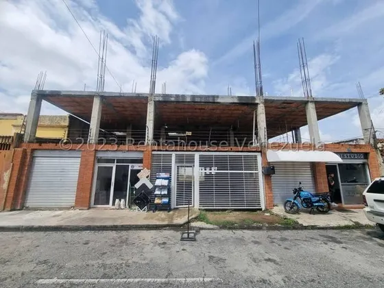 Raiza Suarez Vende Terreno En El Centro De Barquisimeto,-2 4 8 0 4 9-, Zona Centrica Y Transcurrida, Alta Seguridad, Proyecto Aprobado Para La Construcción De Edificios, Ideal Para Clínicas, Gyms Etc.
