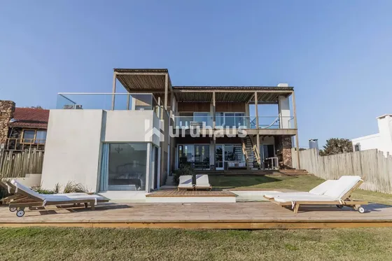 Casa En Venta - Punta Ballena - Primera Linea