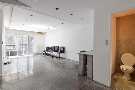 Semipiso De 3 Ambientes - Contrafrente - Balcón - Cochera Fija - La Imprenta
