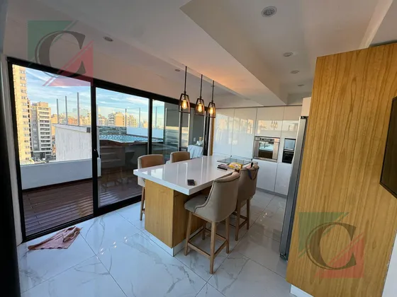 Departamento  4 Ambientes Con Dos Cochera Y Piscina En Lanús Oeste Centro