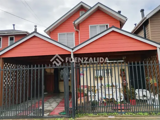 Casa En Venta De 3 D Y 3 B. En San Pedro De La Paz