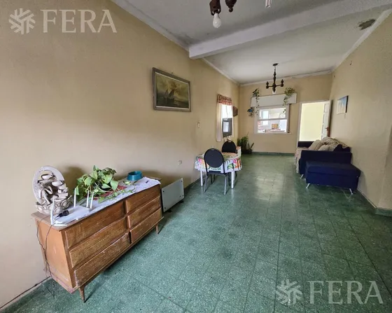 Venta De Casa 3 Ambientes A Reciclar Con Patio En Villa Dominico
