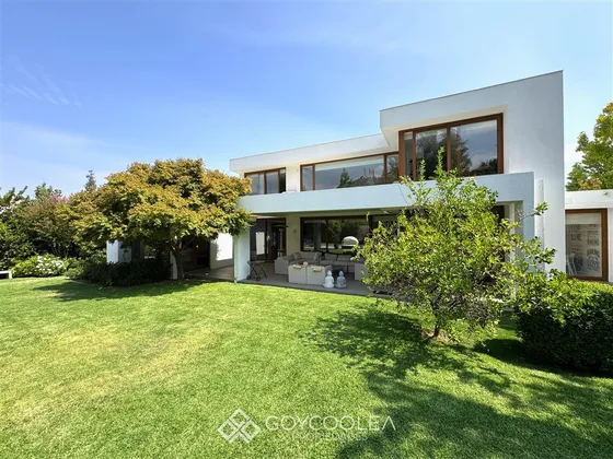 Casa En Venta De 4 Dorm. En Lo Barnechea