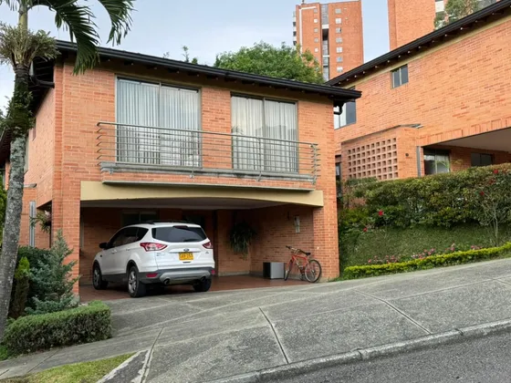 Casa En Venta En El Poblado, La Calera, Medellín.