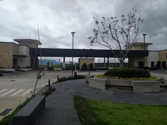 Excelente Casa De Oportunidad En Residencial Lomas Virreyes ,calimaya, Dm75