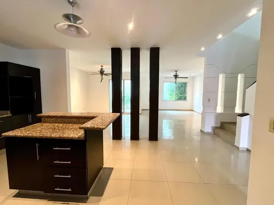 Venta De Casa En Cumbres Elite