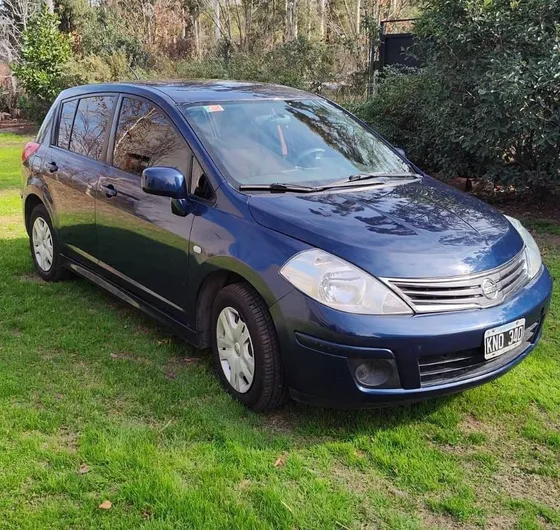 Nissan Tiida 1.8 Visia 5 P
