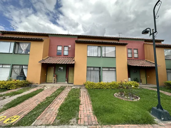 Casa En Venta En Alcala. Cod V1302