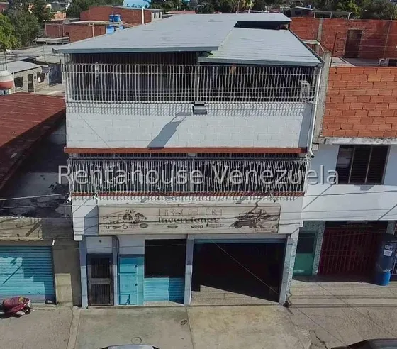 #*25-5630 Venta  Excelente Local Comercial Con Fondo De Comercio (repuestos), Ubicado Al Oeste De La Ciudad,  Barquisimeto, Lara. Adelaida Armeya