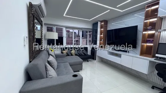 ¡¡hermoso Apartamento Completamente Remodelado, Bien Distribuido Y Acogedor Ubicado En El Corazón Historico!! - Chacao - Luis Gomez - Mls #25-23955