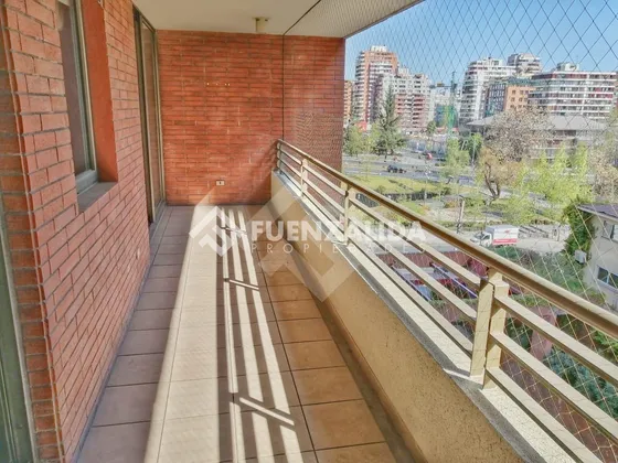 Departamento En Arriendo De 2 Dorm. En Las Condes