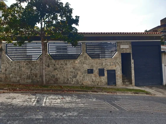 Excelente Oficina Con Galpón En La Trinidad Municipio Baruta