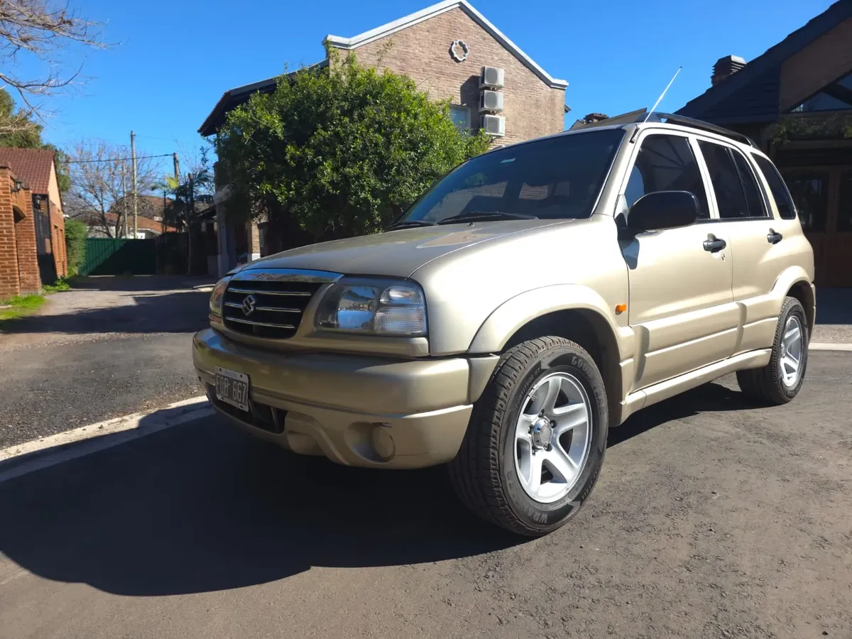 Suzuki Grand Vitara 2.0 M/T