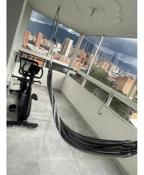 Apartamento En Venta Los Colores, Medellin (l)
