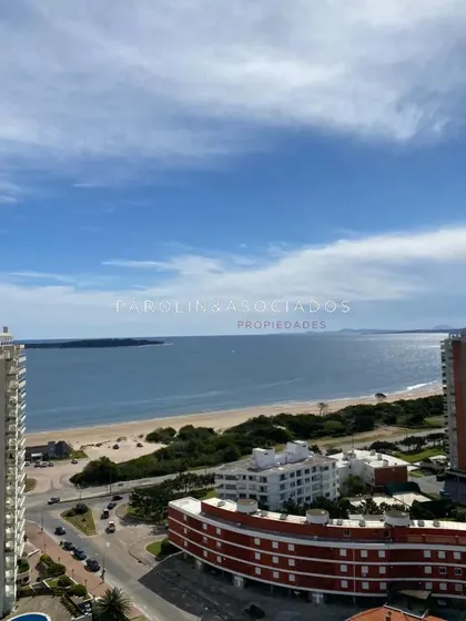 Departamento En Venta De 2 Dormitorios En Edificio Miami Boulevard, Punta Del Este.