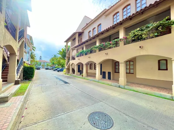 Pueblo Viejo, Apartamento En Venta,  Planta Baja 