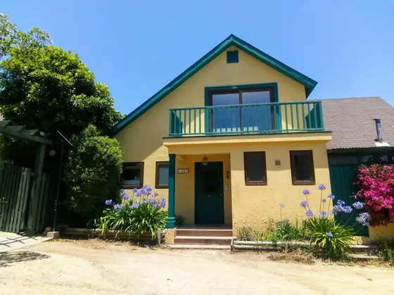 Casa En Arriendo De 5 Dorm. En Zapallar