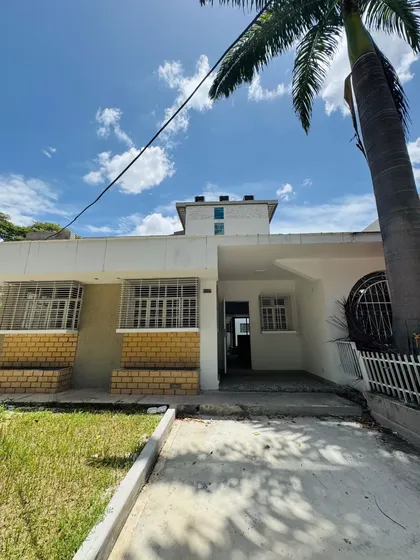 Ludeisi Zerpa 342894, Venta De Casa En La Viña, Valencia