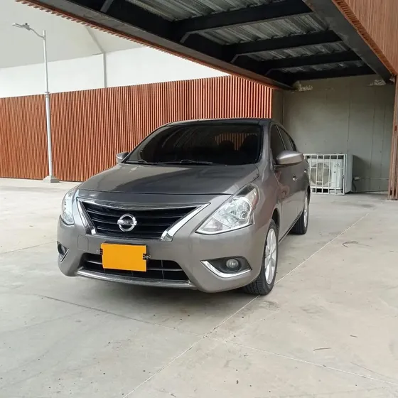 Nissan Versa 1.6 Advance