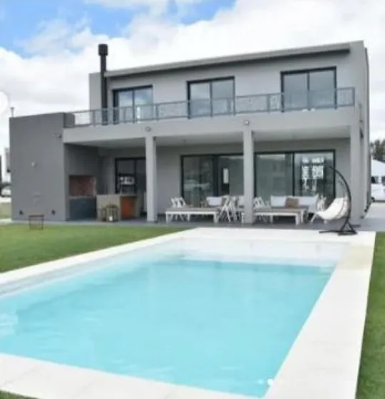 Casa En Venta - 3 Dormitorios 3 Baños - 800mts2 - Canning