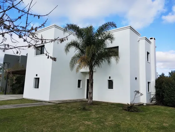 Casa En Venta, El Canton, Barrio Puerto