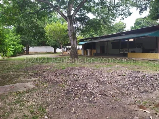  Terreno , Ideal Para Desarrollo Habitacional Y Comercial, Estrategicamente Ubicado En La Zona Norte De Valencia,, Cercano A Av Andres Eloy Blanco Zonificacion Comercial, Residencial 