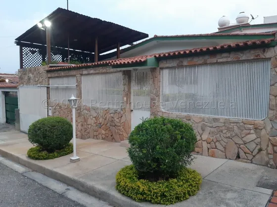 Maria Gonzalez Vende Casa En San Diego, El Morro Ii Hermosa, Cuatro Puestos De Estacionamiento, Ven Y Conócela. Contáctanos. 25-20322