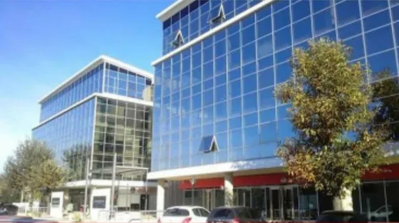 Venta Cochera  Semicubierta En Amaneceres Office Con Seguridad