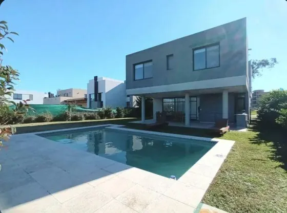 Venta Casa 4 Ambientes En Lagoon Pilar