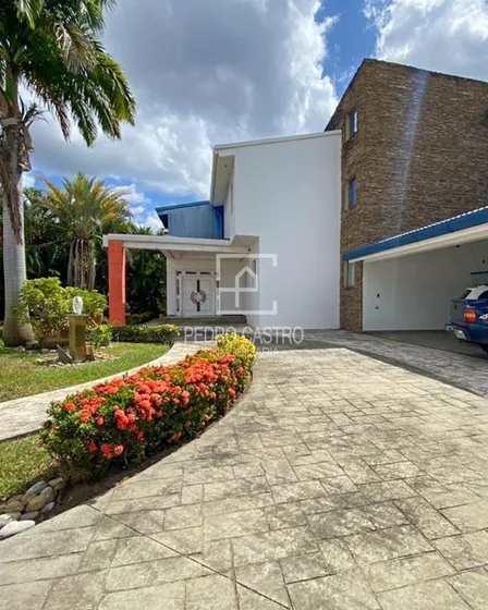 Venta De Quinta Urbanización Arivana Sector Los Helechos De 4 Niveles Con Piscina En Puerto Ordaz, Ciudad Guayana, Venezuela, Bolivar