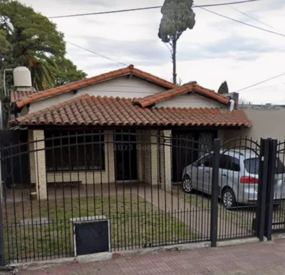   Excelente Chalet  4 Amb En Caseros  Apto Credito, Se Aceptan Permutas