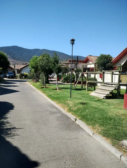 Limache, Se Vende Hermosa Casa Sólida Central