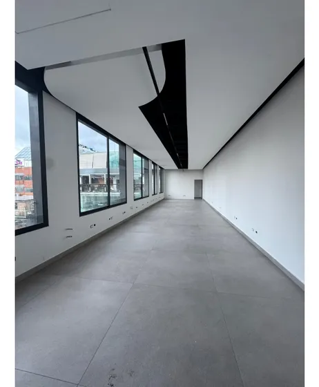 Se Alquila Local Comercial 310m² 3b/2e Las Mercedes 