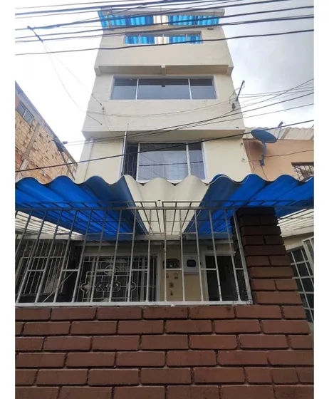 Quiroga: Casa De 3 Pisos + Terraza/ Opción Apartamento Independiente