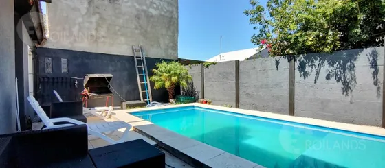 Venta Casa 4 Ambientes En 2 Plantas Con Pileta En Barrio Altos De Podesta
