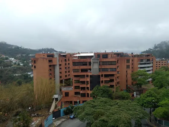 Se Alquila Hermoso Apartamento En La Urbanización Los Samanes. (a.p)