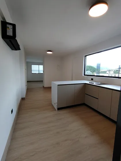 Apartamentos Av. Bolívar Norte Cerca Del Antiguo Exito Remodelados